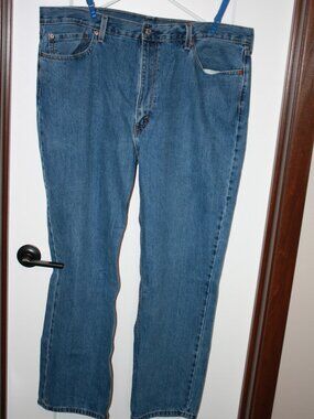 Levis 550 blue jeans size 42x32 Straight leg